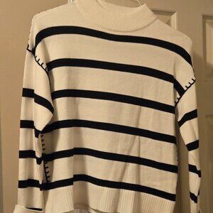 Tahari M off white/black crewneck sweater with black stitching